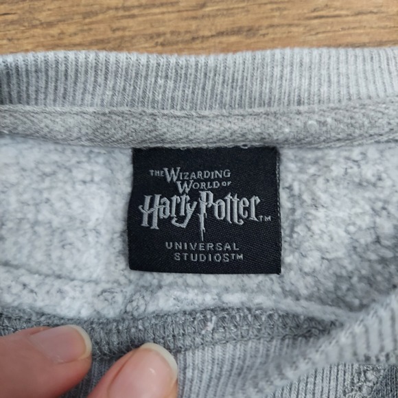 Hufflepuff Gray Pullover Sweatshirt Adult XS Wizarding World Of Harry Potter - Picture 3 of 10